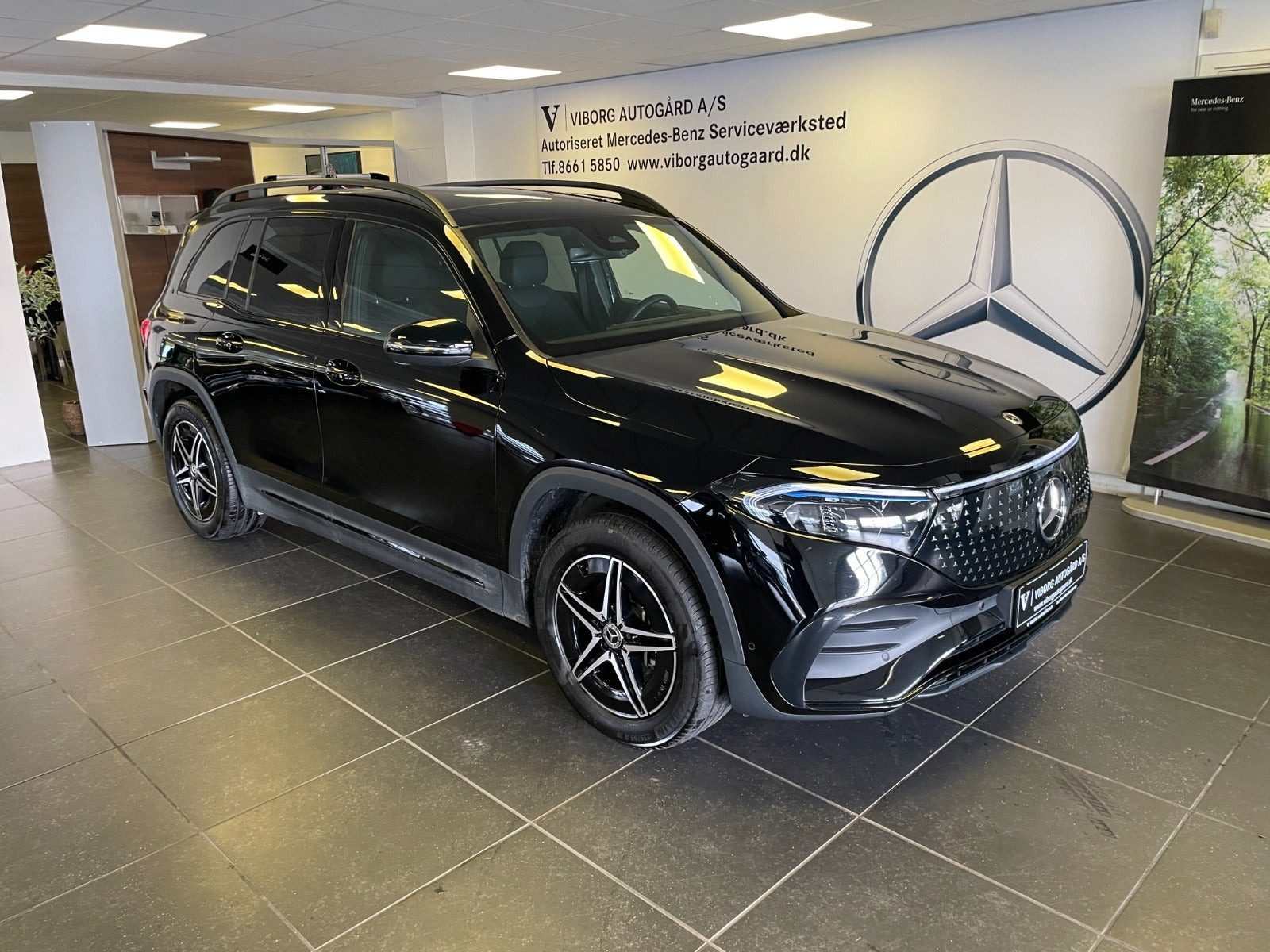 Sort Mercedes EQB250+ fra 2026