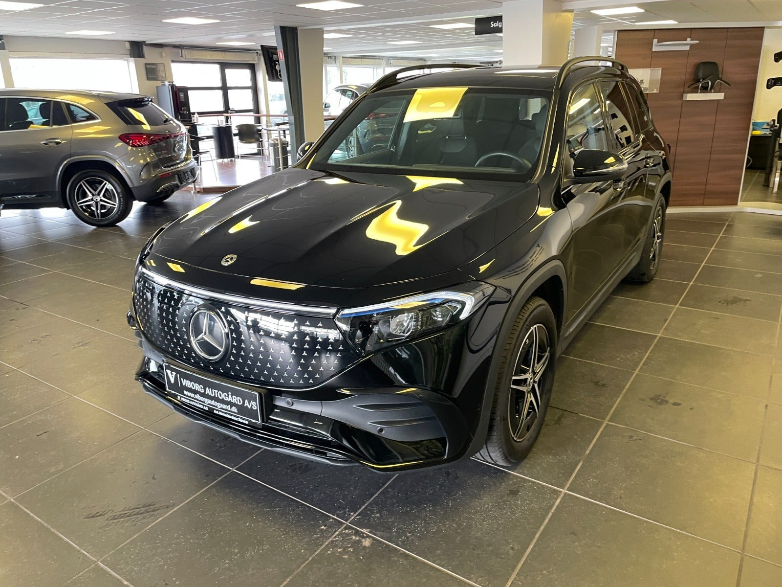 Sort Mercedes EQB250+ fra 2026