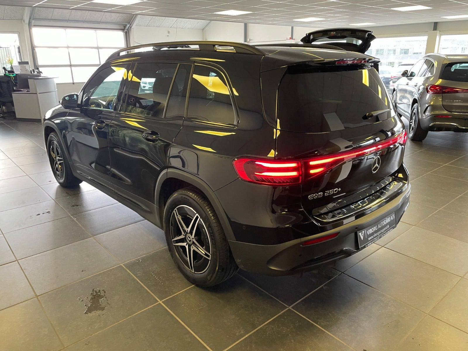 Sort Mercedes EQB250+ fra 2026