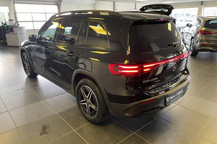 Sort Mercedes EQB250+ fra 2026