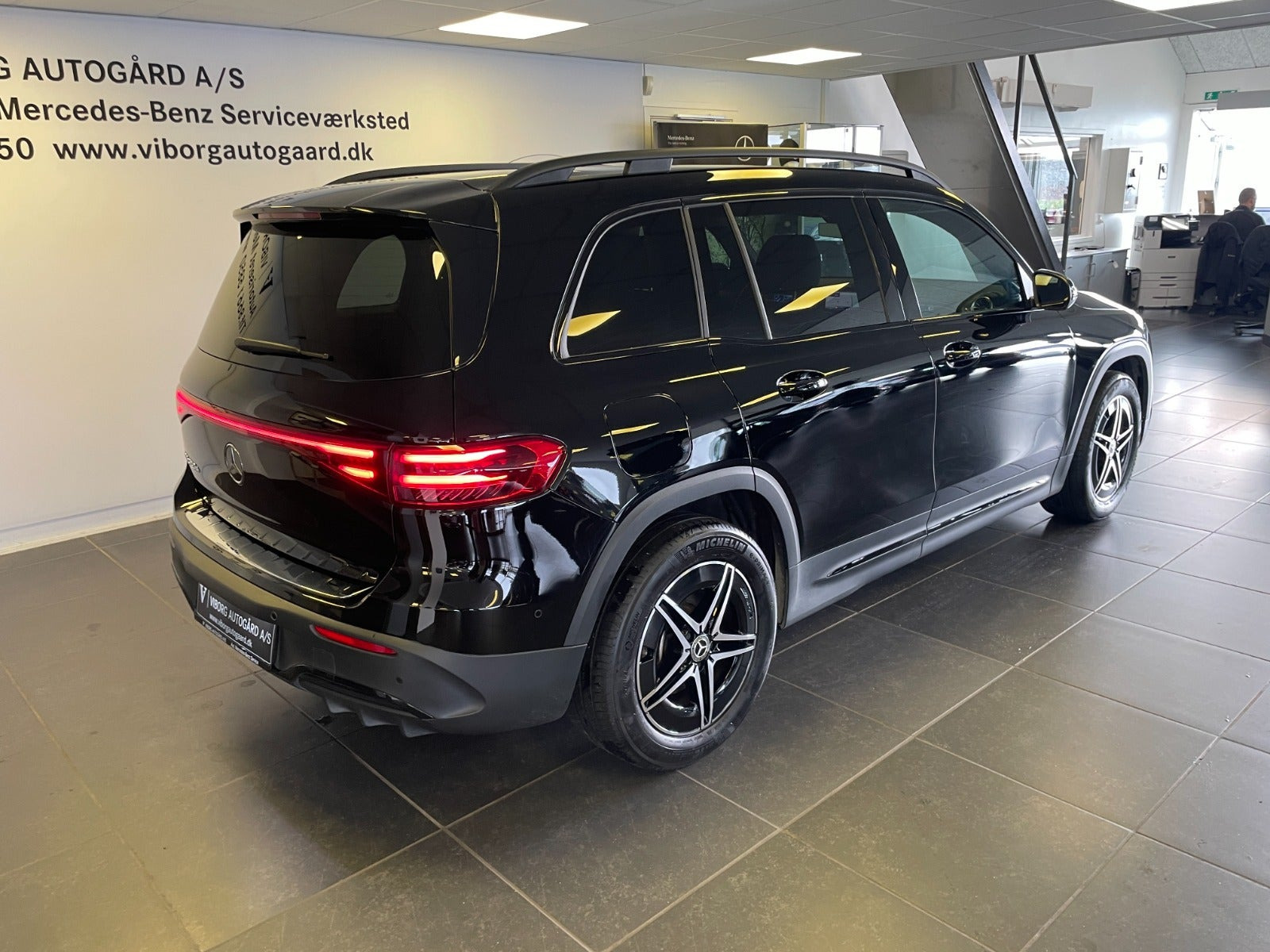 Sort Mercedes EQB250+ fra 2026
