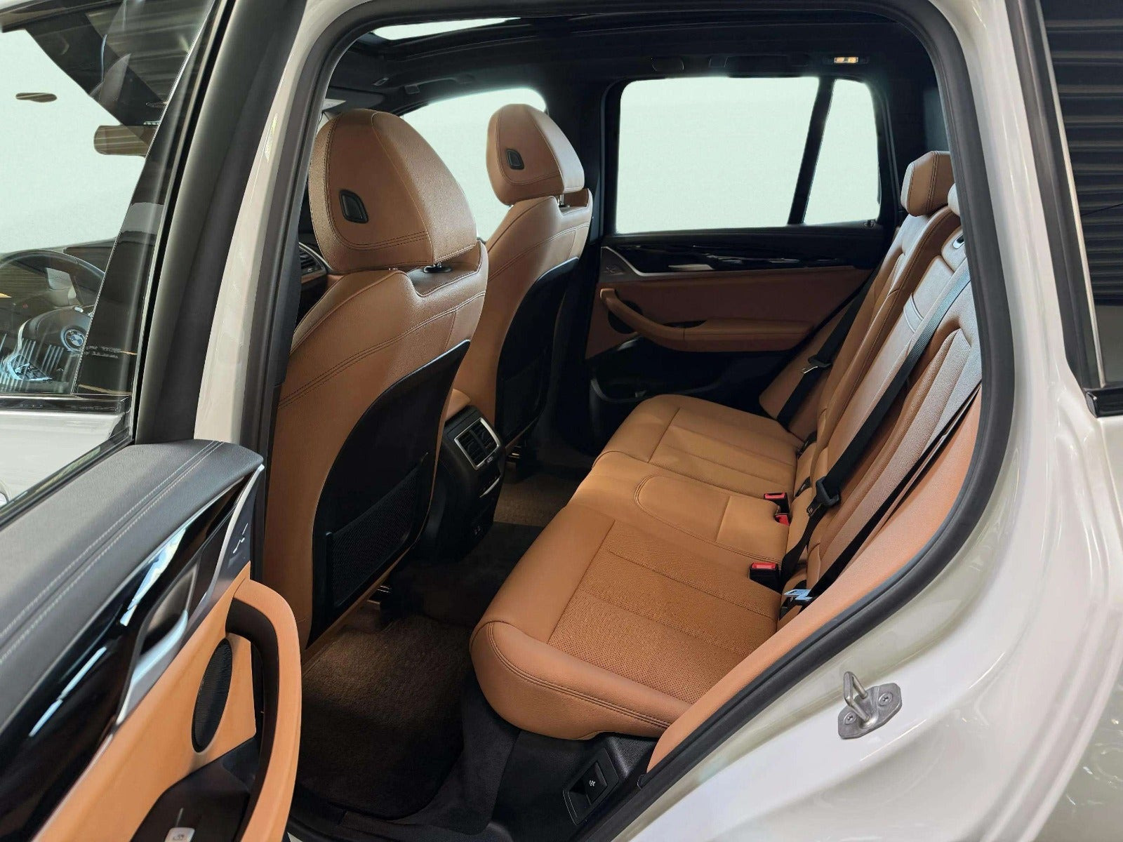 Hvid BMW iX3 fra 2024