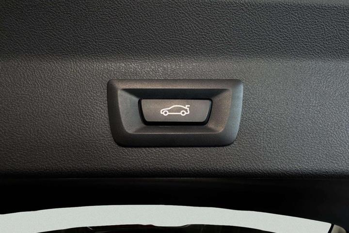 Hvid BMW iX3 fra 2024