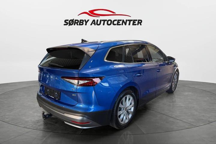 Blå Skoda Enyaq fra 2023