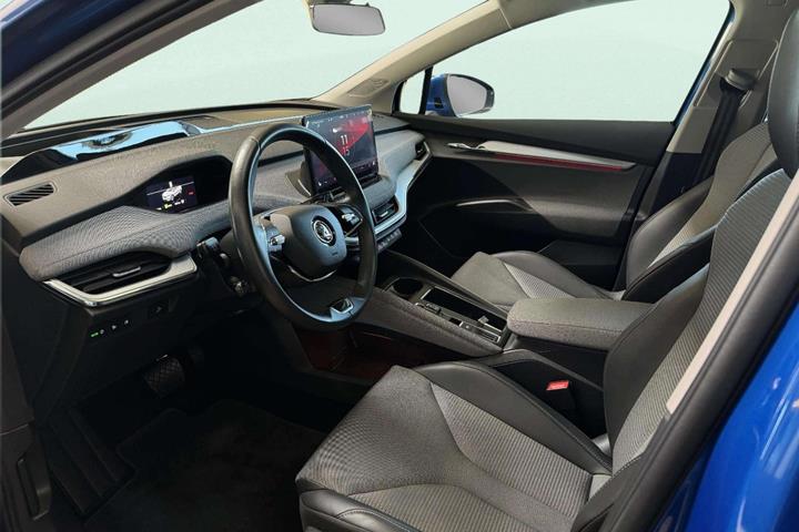Blå Skoda Enyaq fra 2023