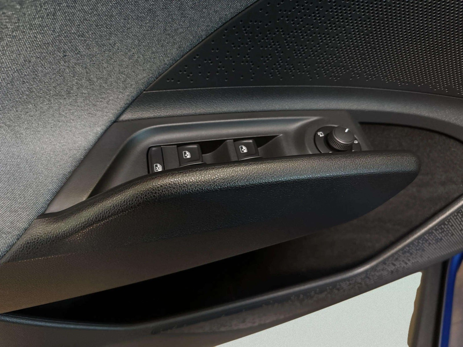 Blå Skoda Enyaq fra 2023
