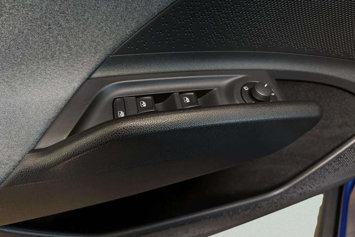 Blå Skoda Enyaq fra 2023