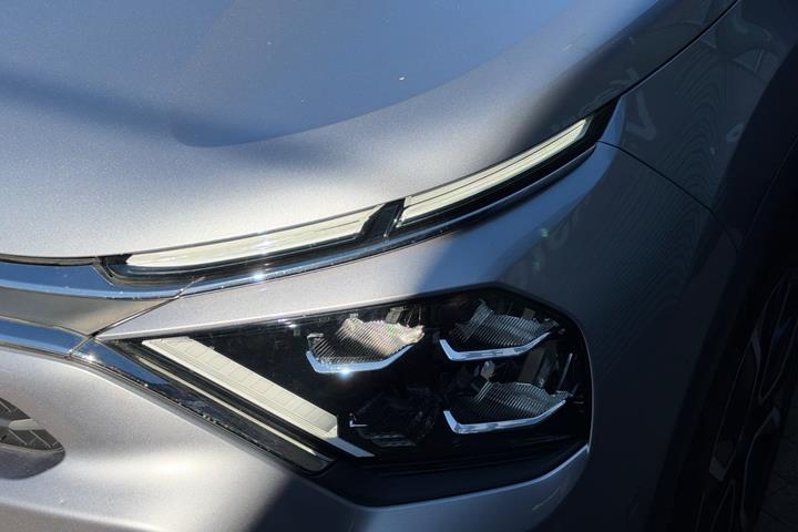 Grå Citroën ë-C4 fra 2024