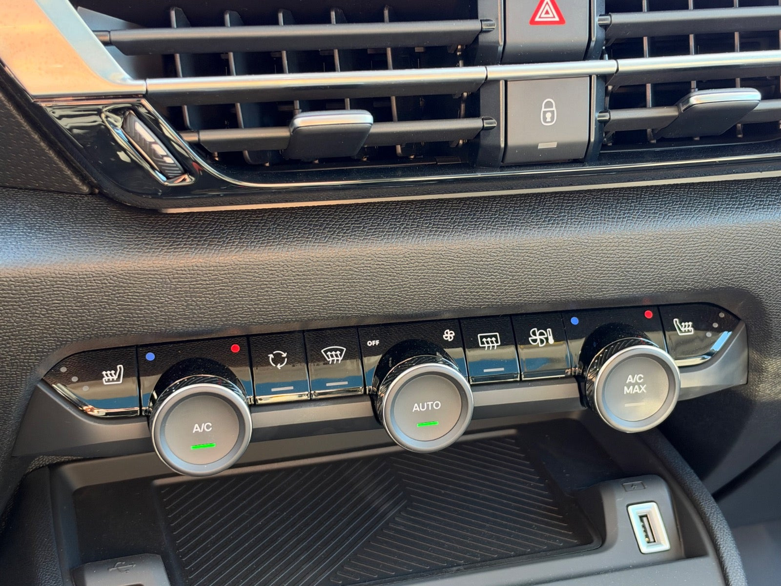 Grå Citroën ë-C4 fra 2024