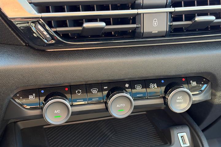 Grå Citroën ë-C4 fra 2024