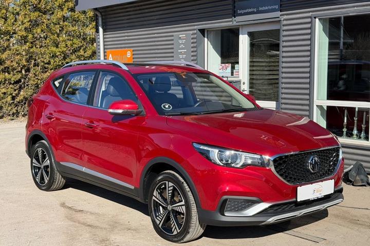 Rød MG ZS fra 2021