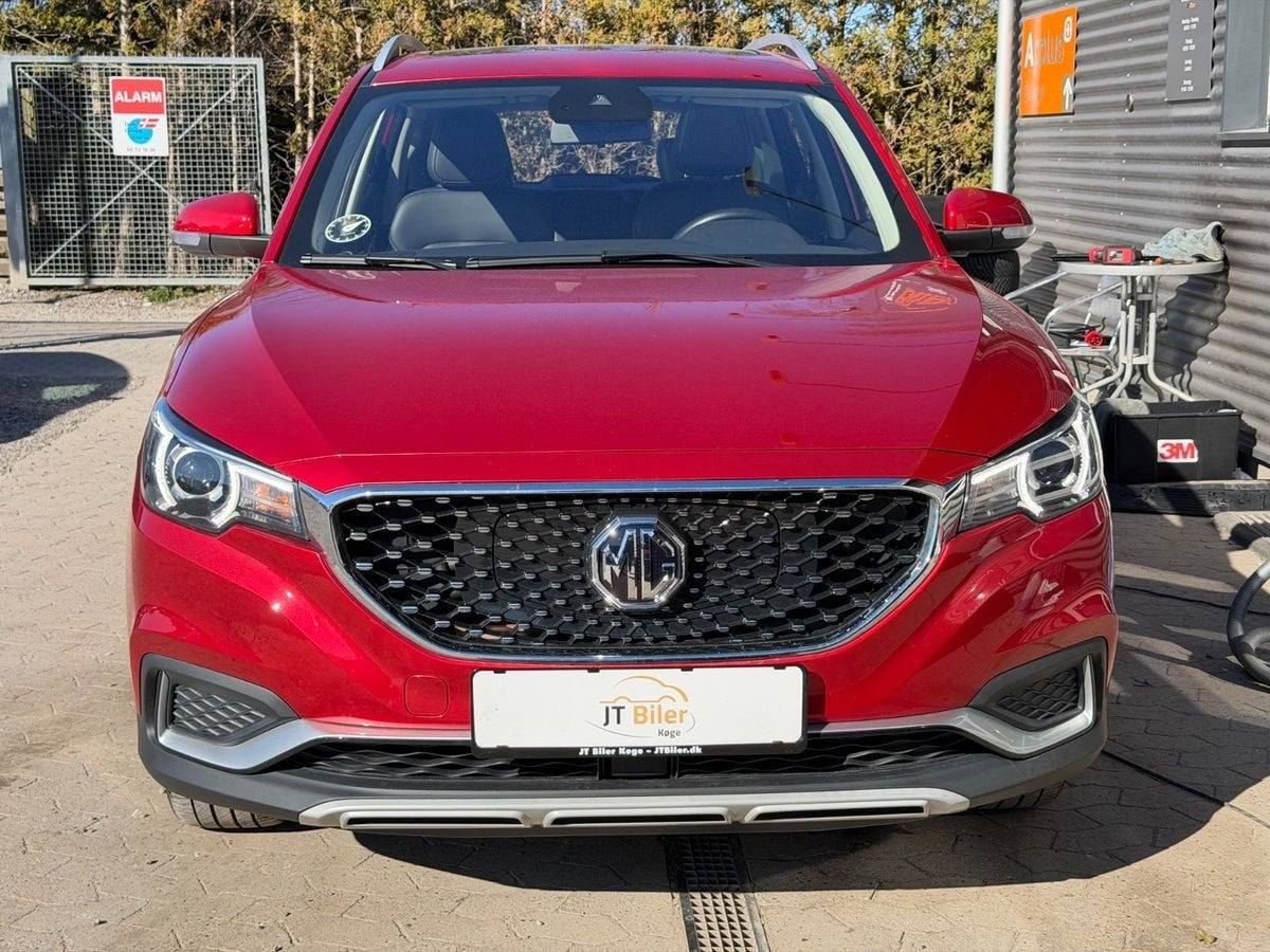Rød MG ZS fra 2021