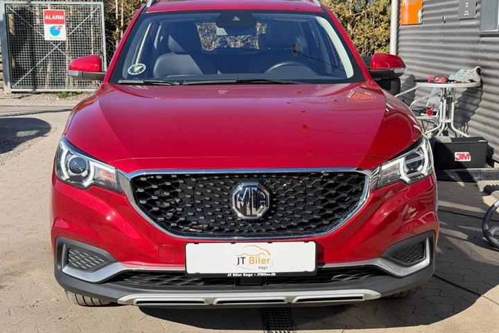 Rød MG ZS fra 2021