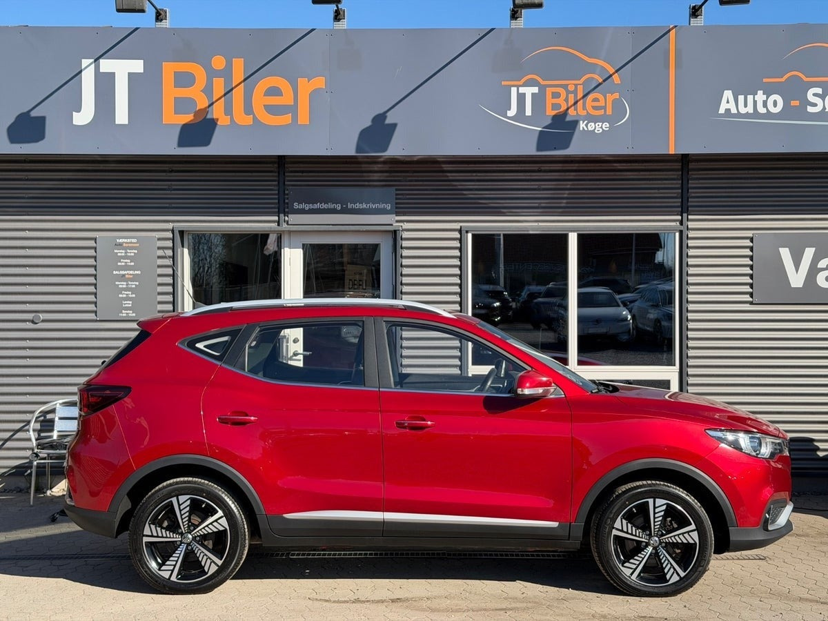 Rød MG ZS fra 2021