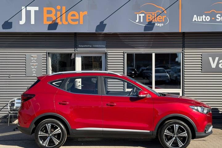 Rød MG ZS fra 2021