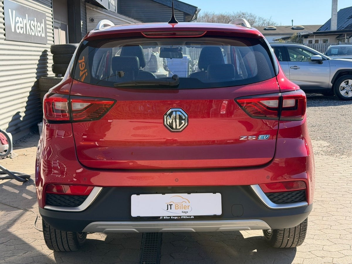 Rød MG ZS fra 2021