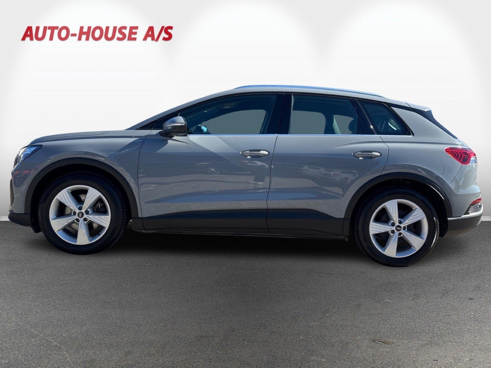 Grå Audi Q4 e-tron fra 2022