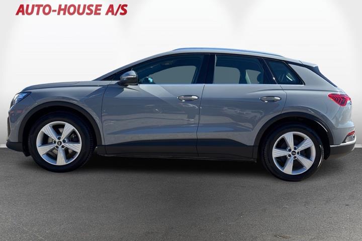 Grå Audi Q4 e-tron fra 2022