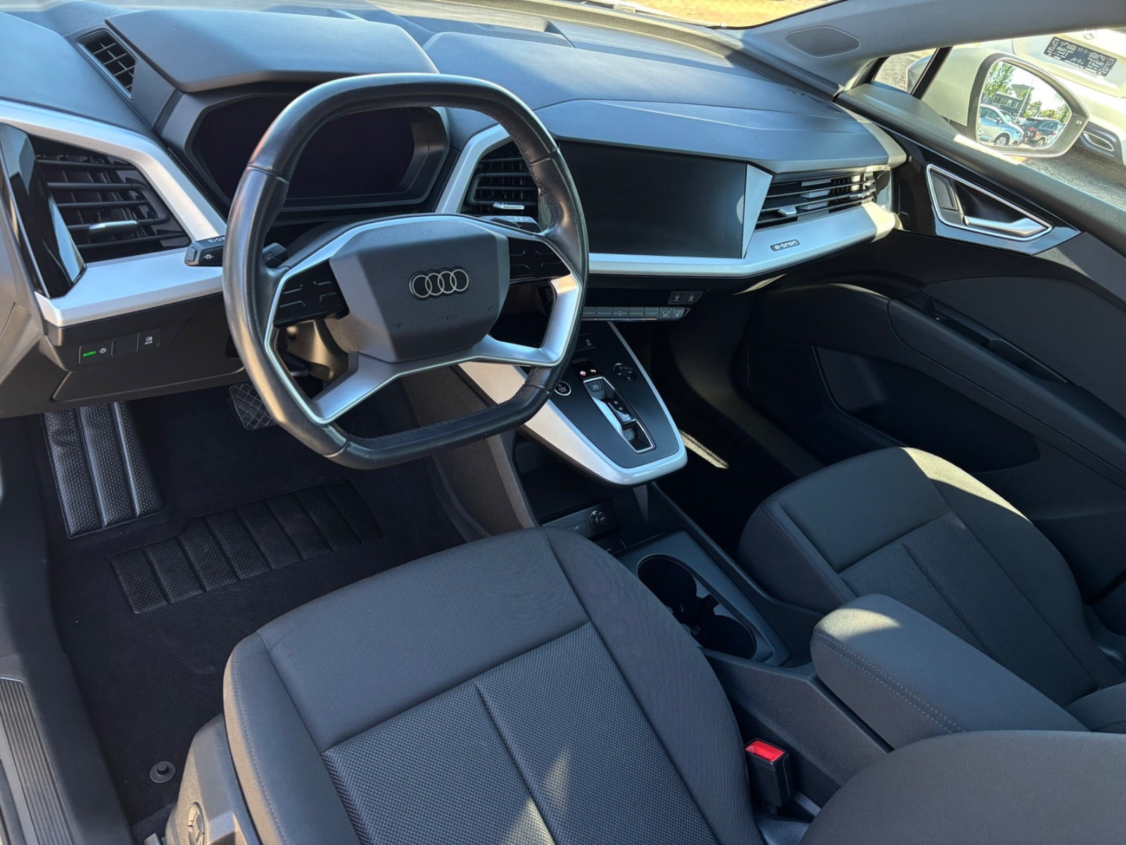 Grå Audi Q4 e-tron fra 2022