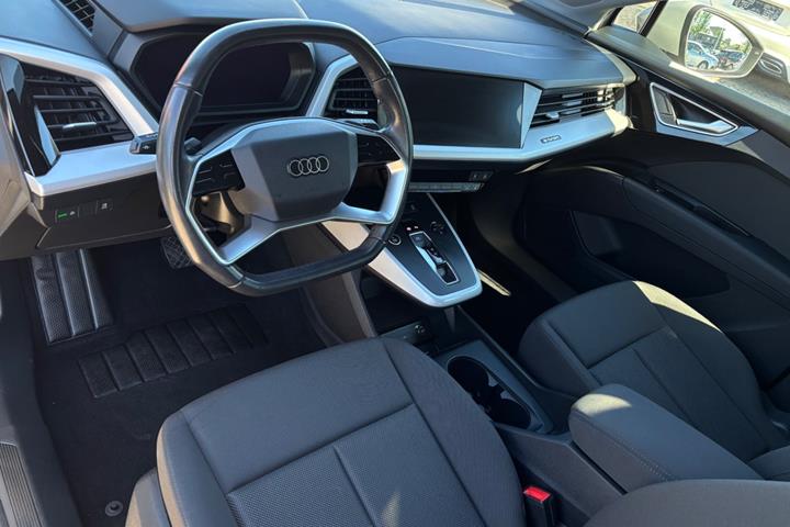 Grå Audi Q4 e-tron fra 2022