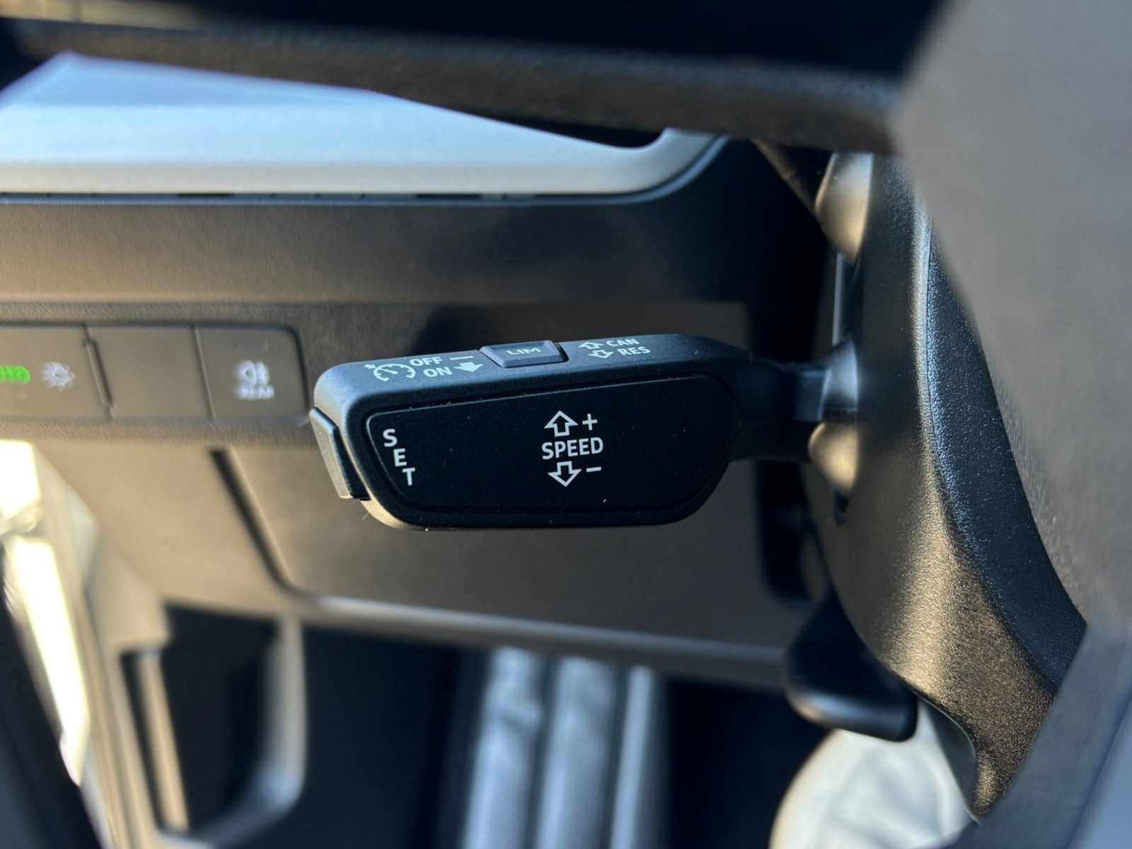 Grå Audi Q4 e-tron fra 2022