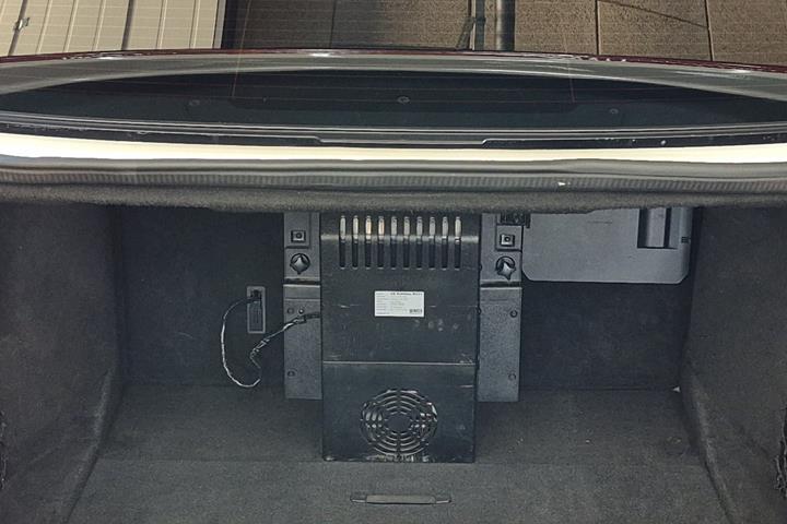 Hvid Mercedes S320 fra 2008