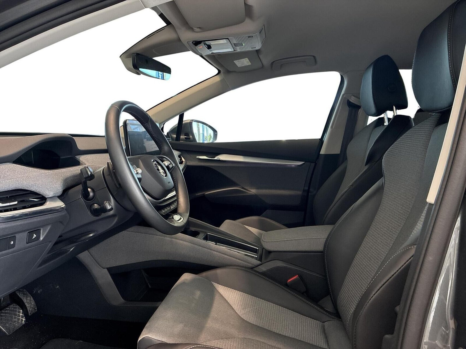Grå Skoda Enyaq fra 2025