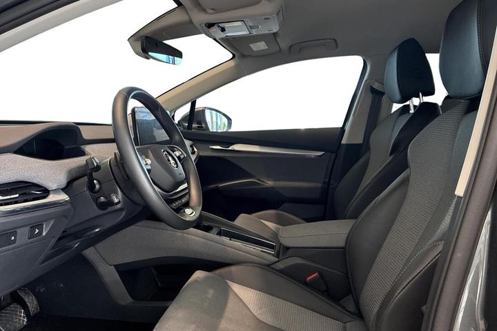 Grå Skoda Enyaq fra 2025