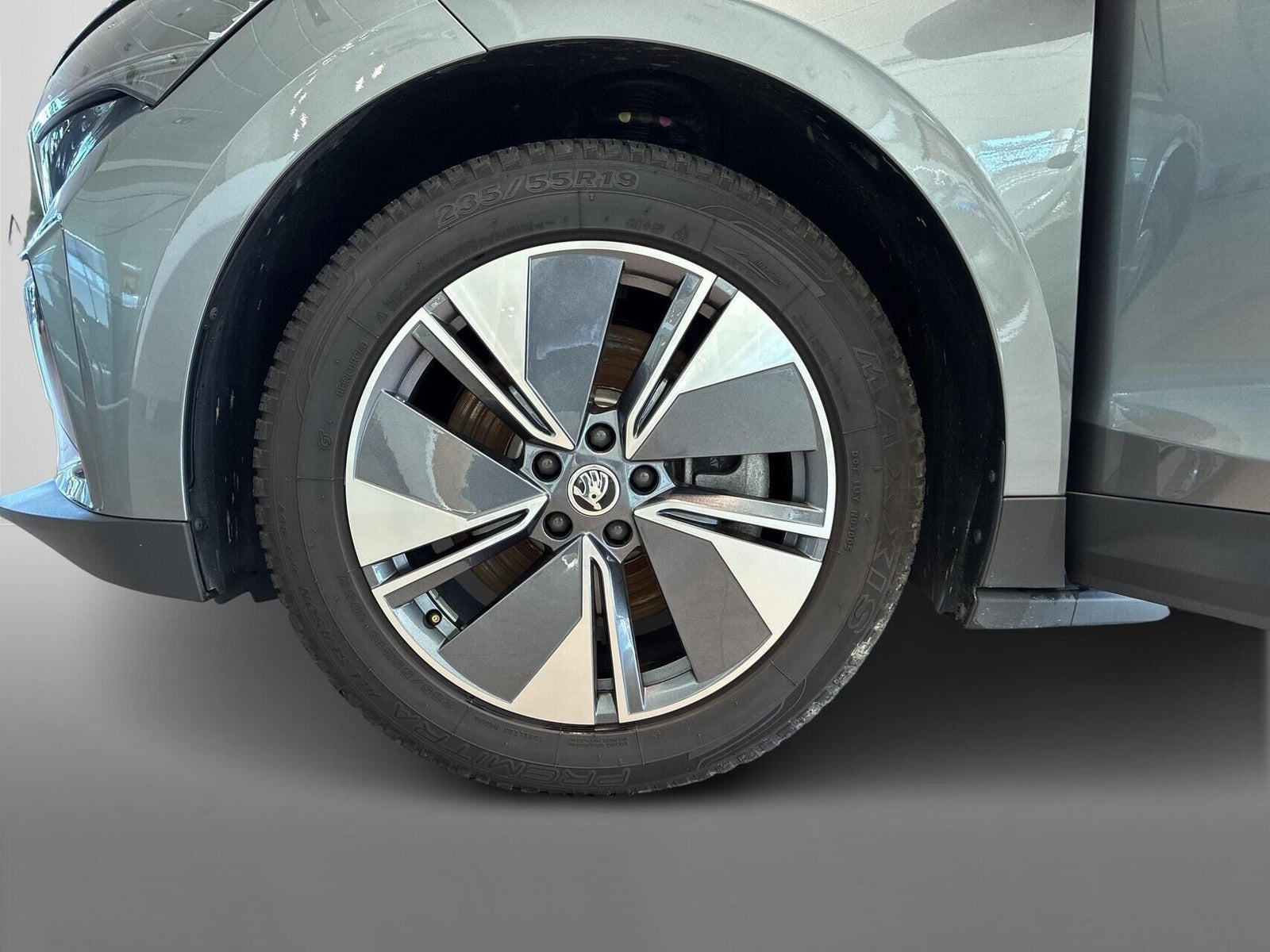 Grå Skoda Enyaq fra 2025