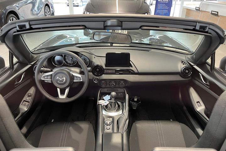 Grå Mazda MX-5 fra 2022