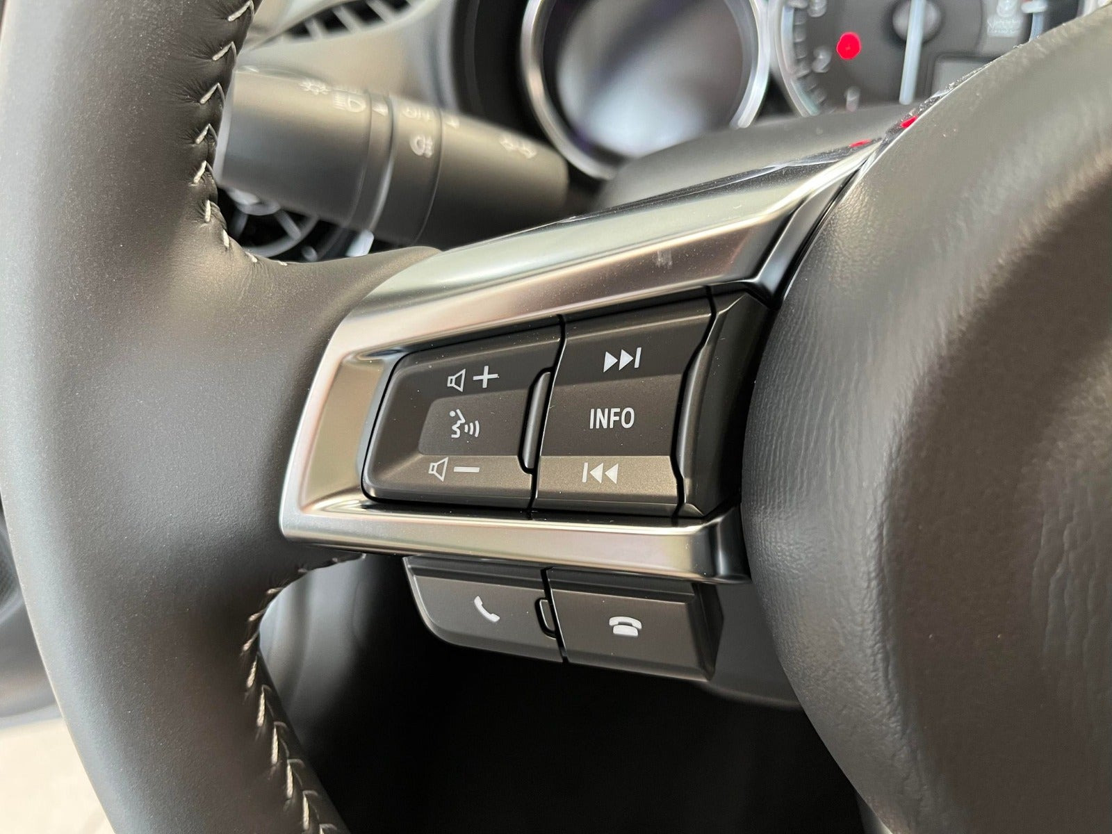 Grå Mazda MX-5 fra 2022