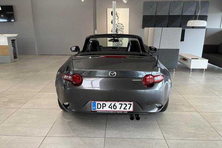Grå Mazda MX-5 fra 2022