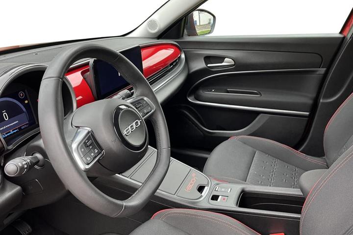 Rød Fiat 600e fra 2024