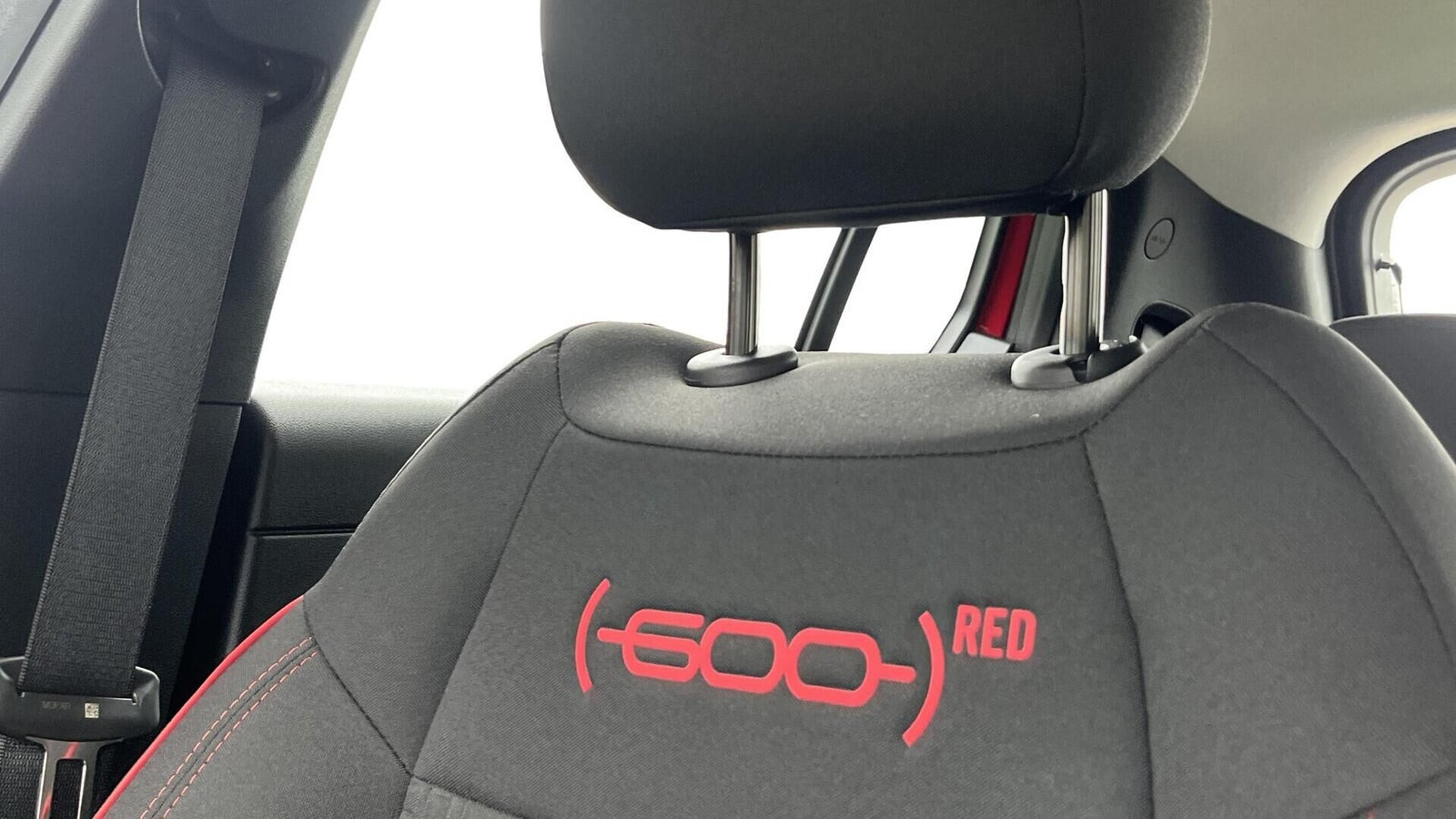 Rød Fiat 600e fra 2024