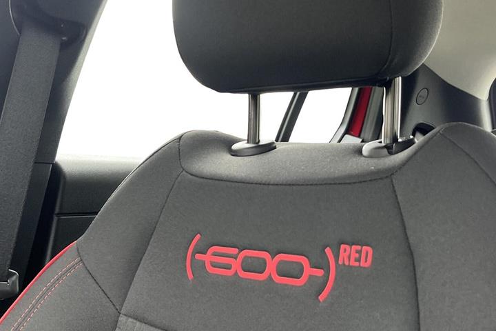 Rød Fiat 600e fra 2024