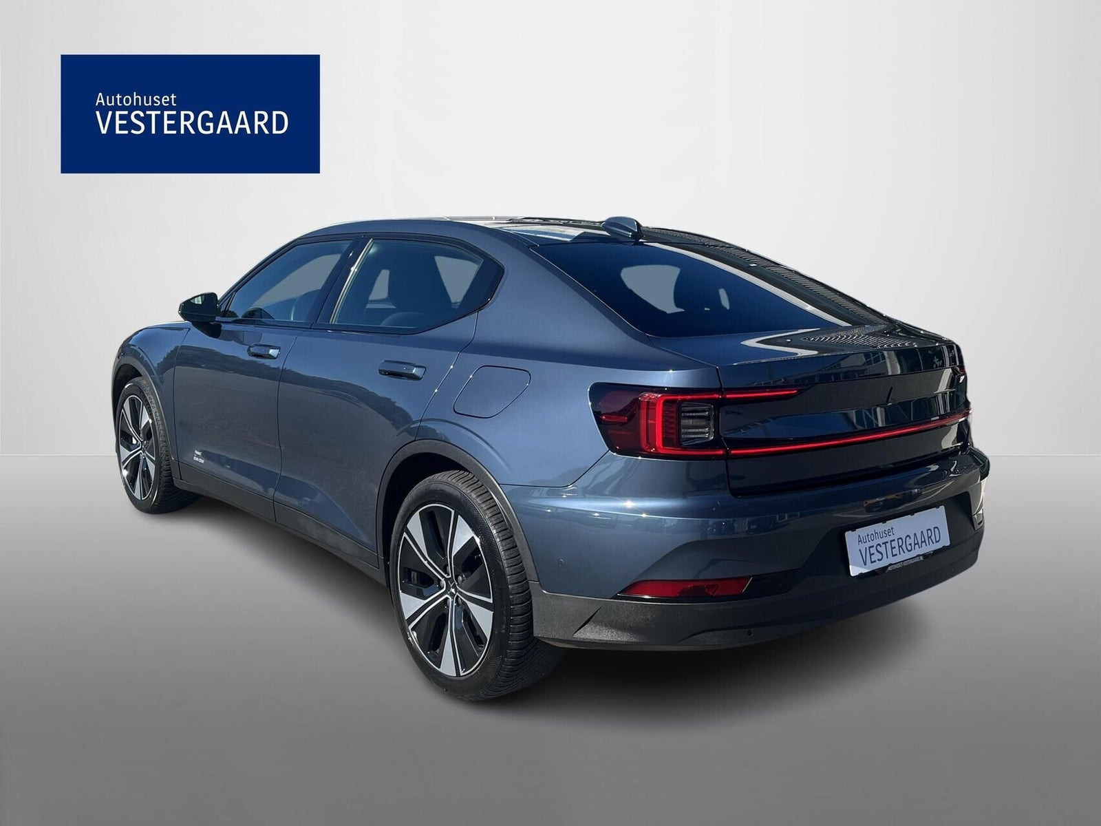 Blå Polestar 2 fra 2024