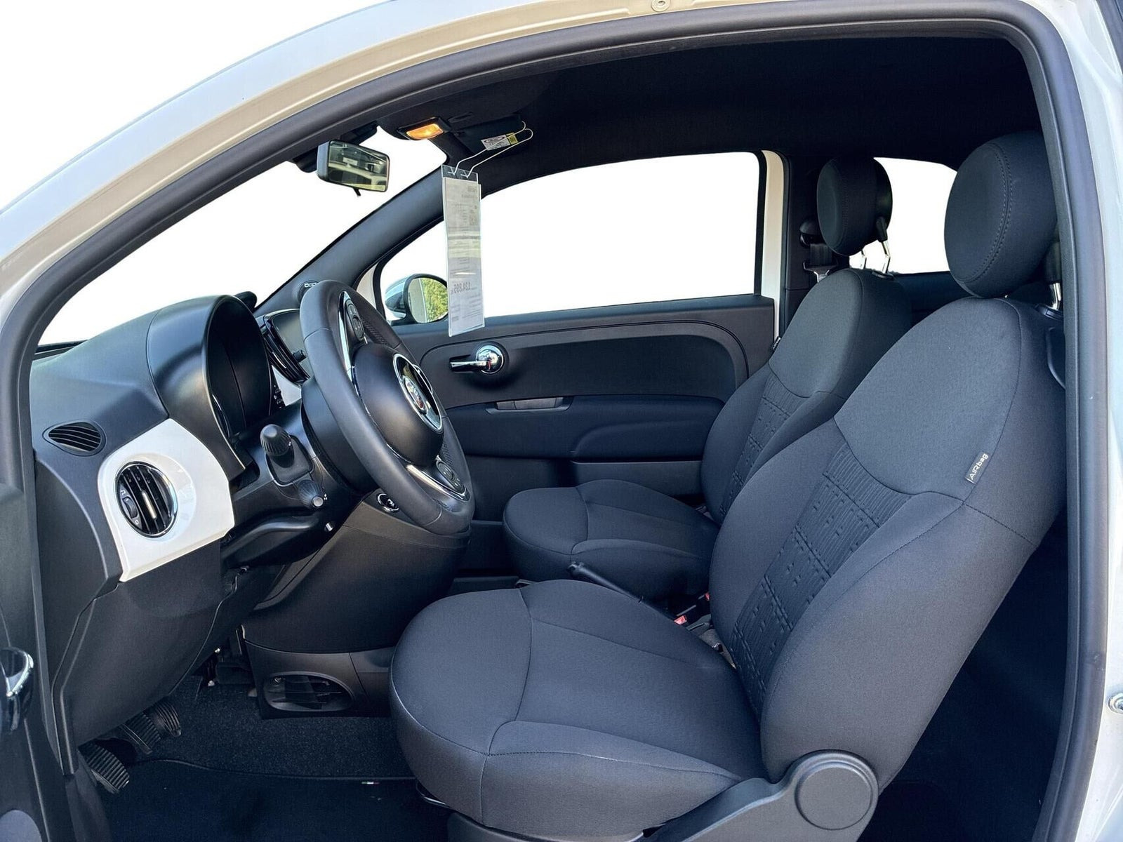 Hvid Fiat 500 fra 2024