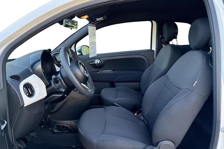 Hvid Fiat 500 fra 2024