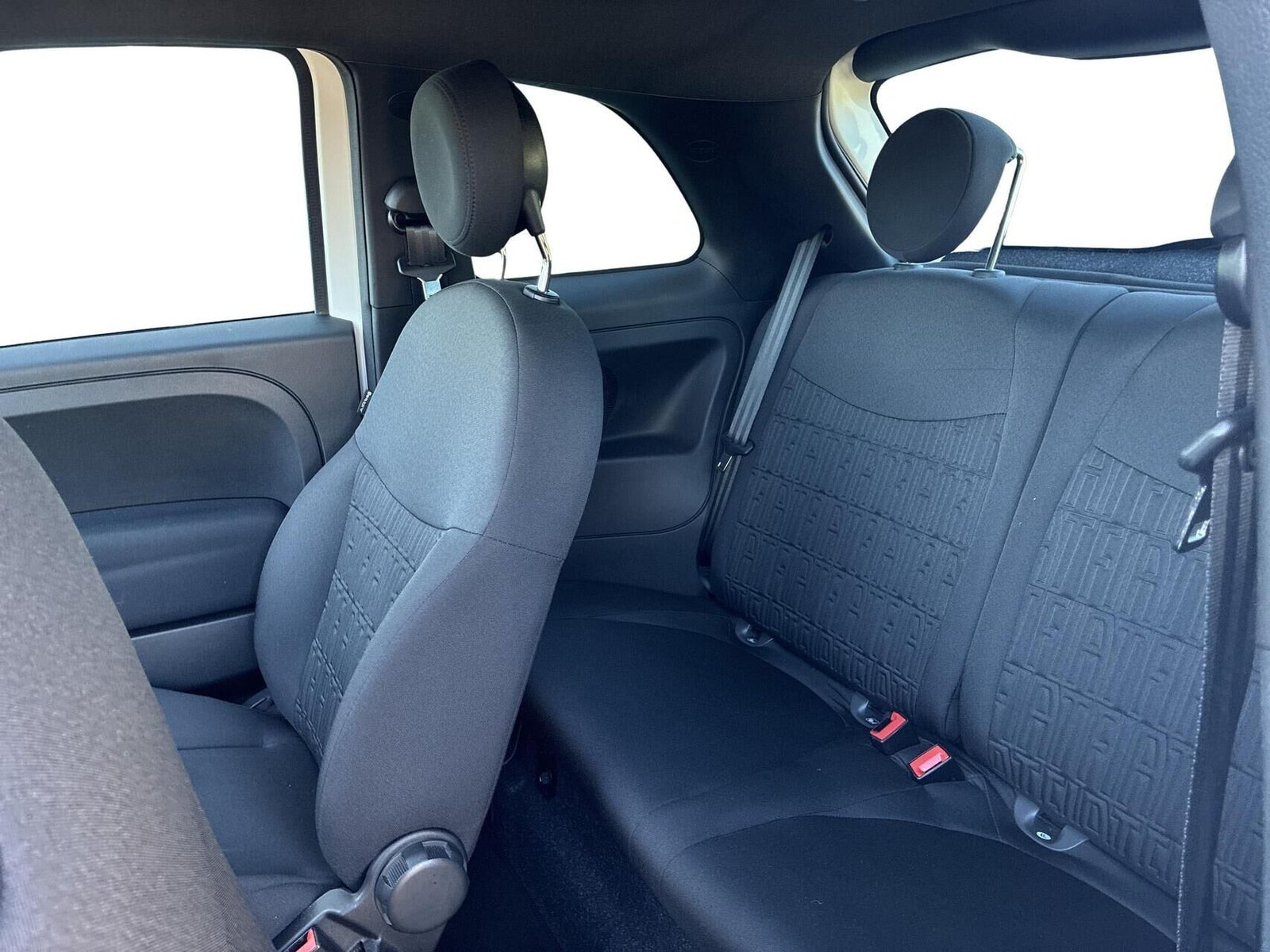Hvid Fiat 500 fra 2024