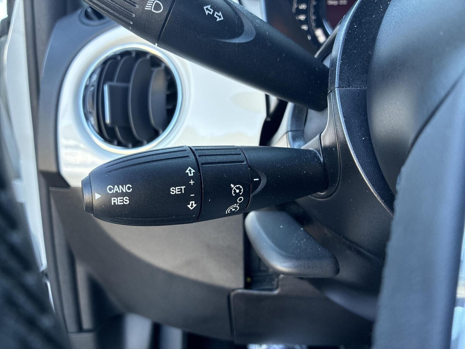 Hvid Fiat 500 fra 2024