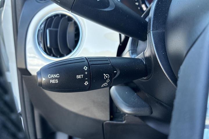 Hvid Fiat 500 fra 2024