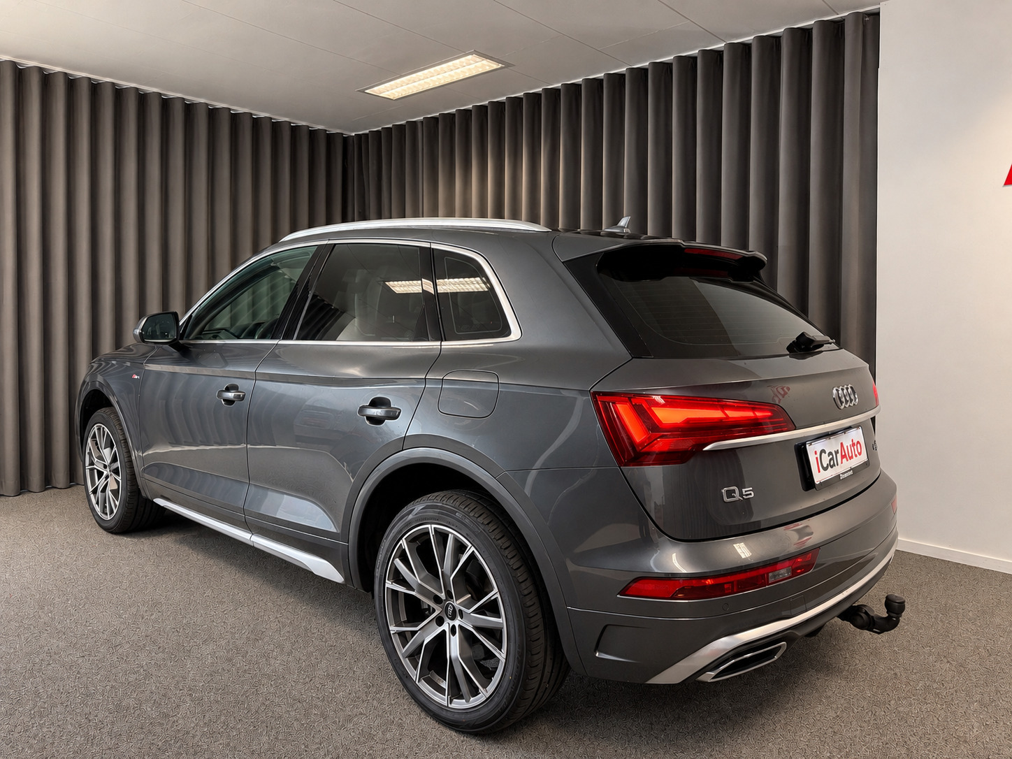 Grå Audi Q5 fra 2022