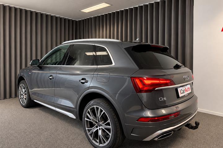 Grå Audi Q5 fra 2022