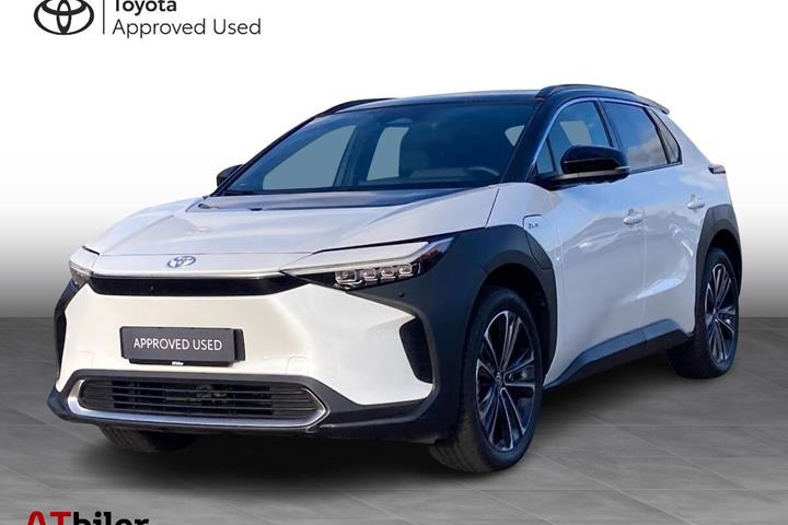 Hvid Toyota BZ4X fra 2025 set udefra