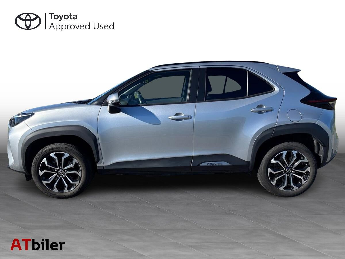 Sølv Toyota Yaris Cross fra 2024