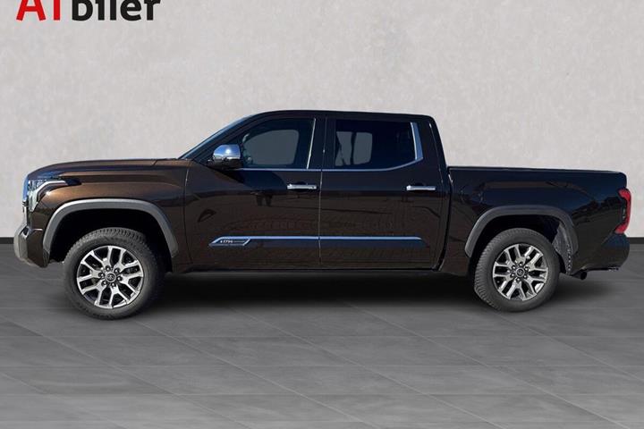 Brun Toyota Tundra fra 2023