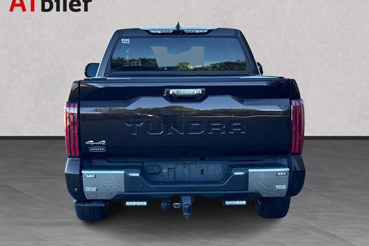 Brun Toyota Tundra fra 2023