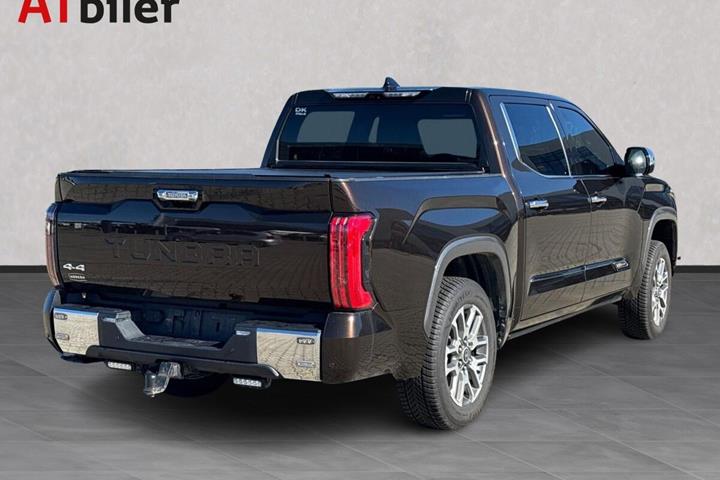 Brun Toyota Tundra fra 2023