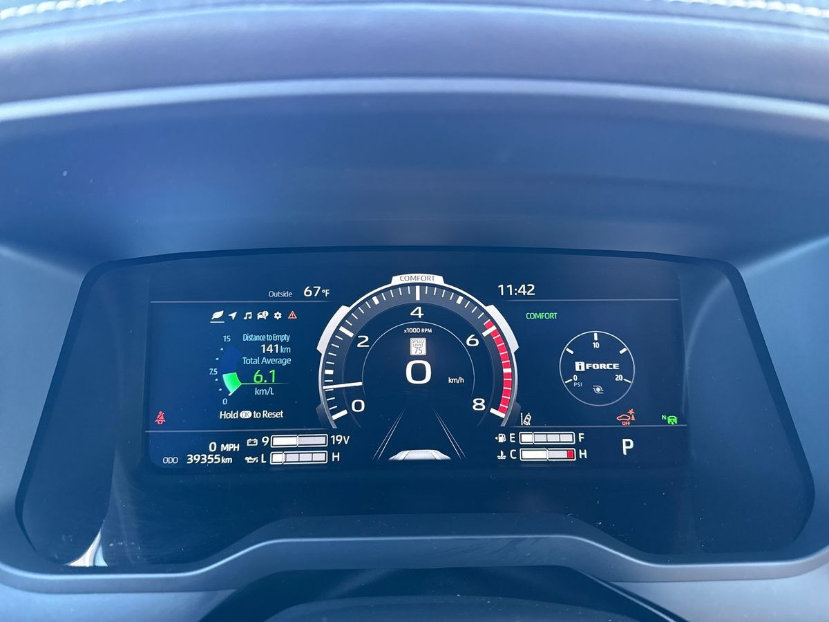Brun Toyota Tundra fra 2023