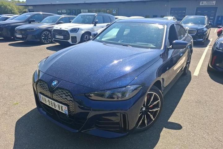 Blå BMW i4 fra 2026